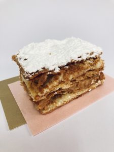 Pastel Masa de hoja con manjar y crema pastelera