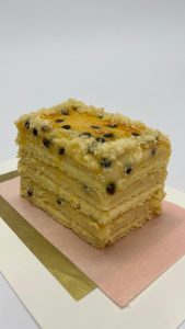 Pastel Panqueque naranja con maracuyá